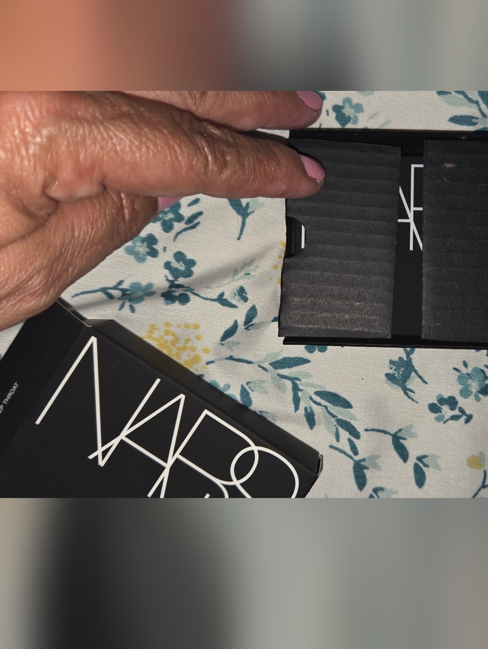 NARS Blush Compact In- INFATUATED - Picture 4 of 5